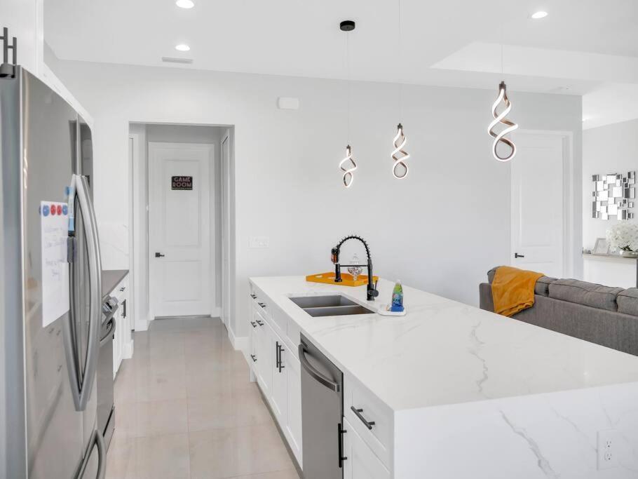 Casa Sevilla, Heated Pool, Sleeps 9, 4B3B Κέιπ Κόραλ Εξωτερικό φωτογραφία
