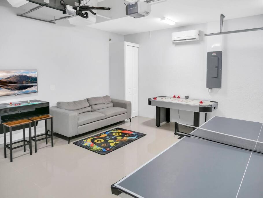 Casa Sevilla, Heated Pool, Sleeps 9, 4B3B Κέιπ Κόραλ Εξωτερικό φωτογραφία