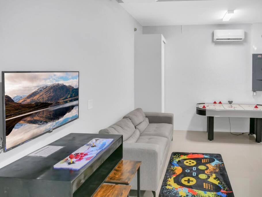 Casa Sevilla, Heated Pool, Sleeps 9, 4B3B Κέιπ Κόραλ Εξωτερικό φωτογραφία