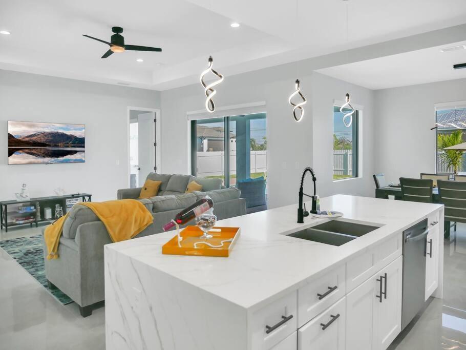 Casa Sevilla, Heated Pool, Sleeps 9, 4B3B Κέιπ Κόραλ Εξωτερικό φωτογραφία